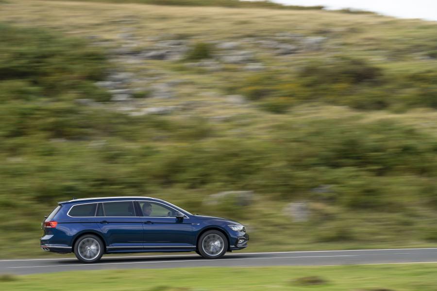  Volkswagen Passat R-Line Estate (B8) 2019 года  (UK) (фото 14 из 25)